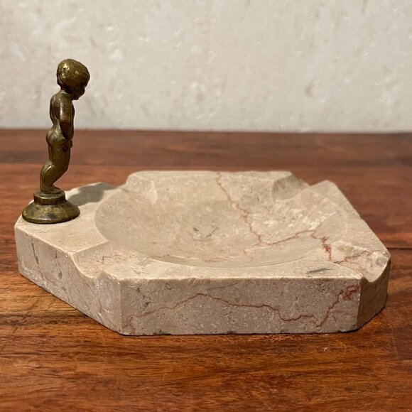 VTG Stone Marble Ashtray with Brass Bruxelles Brussels Cherub Boy Peeing Statue - Picture 1 of 10